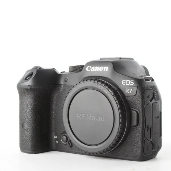 CANON EOS R7